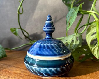 手作りの青い磁器の蓋付き小物入れ • 陶器 - Etsy 日本