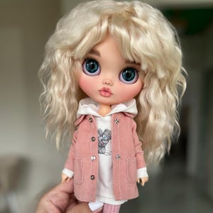 Aangepaste Blythe-pop voor bestelling, OOAK Blythe blonde pop in jas