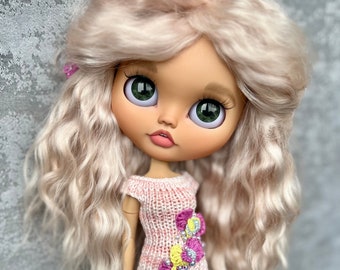 Blythe Doll Custom, OOAK Blythe doll with natural hair, doll in pınk suıt