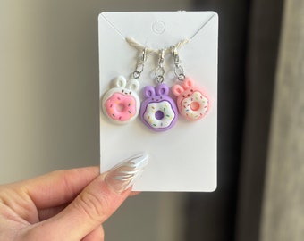 Adorable marcador de puntada de donut de conejo hecho a mano: Lindo accesorio/herramienta para tejer y crochet / Nociones de artes de fibra Kawaii