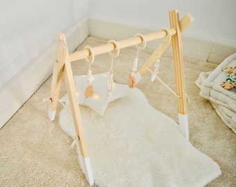 Palestrina Montessori di legno con 4 giochi appesi - Gimnasio Montessori para bebè con 4 juguetes - Wooden gym with 4 toys