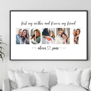 Op de afbeelding: Een witte ingelijste print met het woord "MOMMY" gespeld in foto's van verschillende vrouwen. De tekst "first my mother and forever my friend" staat boven de foto's en "alexa & jane" staat onder de foto's.