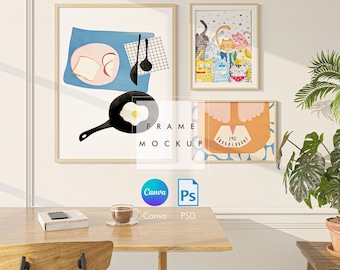 Peut inclure: Trois illustrations encadrées accrochées à un mur blanc. Les illustrations représentent un œuf au plat dans une poêle, un groupe de chats et une personne debout sur une balance. Le mur est dans une pièce avec une table et une chaise en bois.