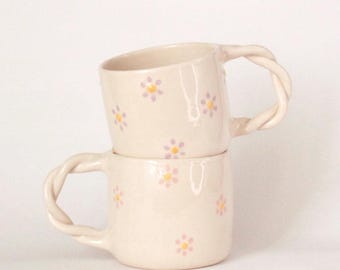 Taza Noosa hecha a mano con margaritas dulces