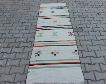 Vintage White Turkish Kilim Runner Rug, Handmade Wool Hallway Rug (2x9)