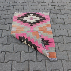 turkish kilim rug
small area rug
pink vintage rug
geometric kilim rug
colorful rug
unique rug
washable rug
pink kilim rug
antique rug
modern rug
small kilim rugs
2x3 ft rug
tribal rug