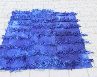 Tappeto Kilim turco vintage a pelo lungo: tappeto anatolico in lana blu (3,3 x 3,7 piedi)