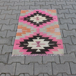 turkish kilim rug
small area rug
pink vintage rug
geometric kilim rug
colorful rug
unique rug
washable rug
pink kilim rug
antique rug
modern rug
small kilim rugs
2x3 ft rug
tribal rug