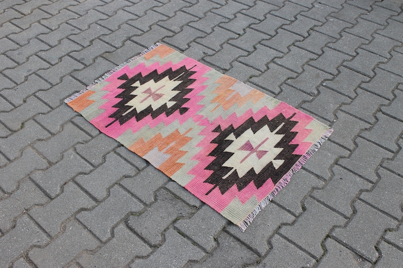 turkish kilim rug
small area rug
pink vintage rug
geometric kilim rug
colorful rug
unique rug
washable rug
pink kilim rug
antique rug
modern rug
small kilim rugs
2x3 ft rug
tribal rug