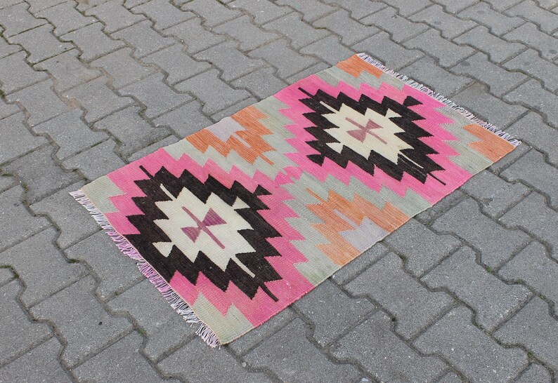 turkish kilim rug
small area rug
pink vintage rug
geometric kilim rug
colorful rug
unique rug
washable rug
pink kilim rug
antique rug
modern rug
small kilim rugs
2x3 ft rug
tribal rug