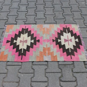 turkish kilim rug
small area rug
pink vintage rug
geometric kilim rug
colorful rug
unique rug
washable rug
pink kilim rug
antique rug
modern rug
small kilim rugs
2x3 ft rug
tribal rug