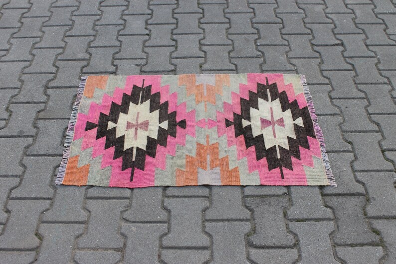 turkish kilim rug
small area rug
pink vintage rug
geometric kilim rug
colorful rug
unique rug
washable rug
pink kilim rug
antique rug
modern rug
small kilim rugs
2x3 ft rug
tribal rug
