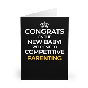 Felicitaciones por el nacimiento de un bebé. Tarjetas divertidas de crianza competitiva británica. Humor de clase media. Problemas elegantes. Humor del Reino Unido. Tarjetas de felicitación (paquete de 5).