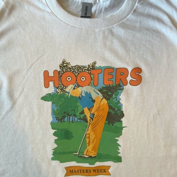 New HOOTERS Masters Week 1993 Vtg Hooters Golf Tee White T-Shirt Size S-4X Casual