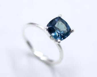 Alexandrit-Ring: 925 Sterlingsilber, Kissenschliff, Juni Geburtsstein