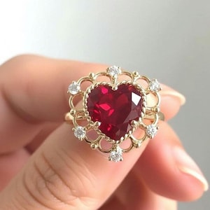 Robijnrode hartring, rode edelsteen jubileumcadeau, sterlingzilver met vergulde geboortesteen juli.