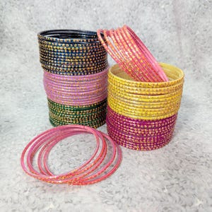 Storlek 2-12 XL - GLASARMBAND: Klassisk målad bas med guldglitterprickar - 12 stycken 1 dussin - Indiskt armbandsset - s500