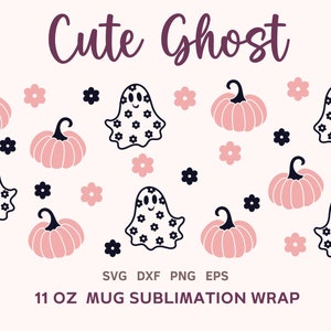 Puede incluir: Un fondo rosa claro presenta un patr&oacute;n repetido de fantasmas sonrientes, calabazas y flores. El texto "Cute Ghost" est&aacute; en una escritura morada oscura. Debajo del dise&ntilde;o est&aacute;n las palabras "SVG DXF PNG EPS" y "11 OZ MUG SUBMLIMATION WRAP".