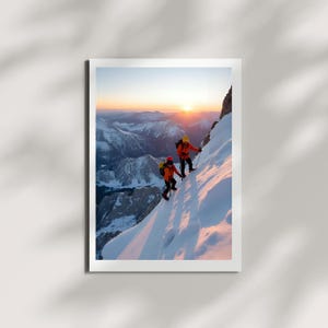 Bergsteiger Bergsteiger Art Print – Bergsteiger Dekor, Outdoor Natur Illustration für Hütte, Geschenk für Bergliebhaber | Auf Satin Perle