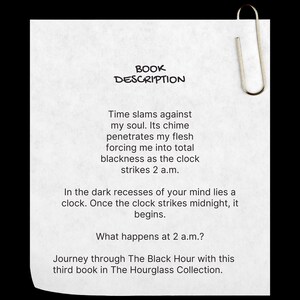 Puede incluir: Un papel blanco con el texto "BOOK DESCRIPTION" y una descripci&oacute;n de un libro. El texto describe un reloj que da las 2 a.m. y un viaje. Un clip dorado sujeta el papel.