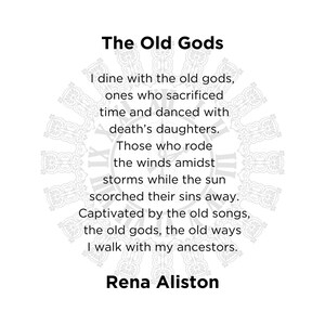 Puede incluir: Fondo blanco con el texto "The Old Gods" y un poema de Rena Aliston. El poema trata sobre dioses antiguos, sacrificio y antepasados. Un dise&ntilde;o decorativo en forma de reloj est&aacute; detr&aacute;s del texto.
