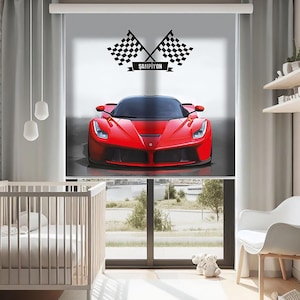 カスタマイズ可能な赤いスーパーカーゼブラローラーブラインド - 男の子の部屋に最適な昼夜兼用シェード - パーソナライズされたレーシングウィンドウカバー