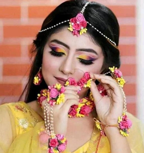 Bijoux indiens artisanaux en fleurs artificielles/haldi, bijoux