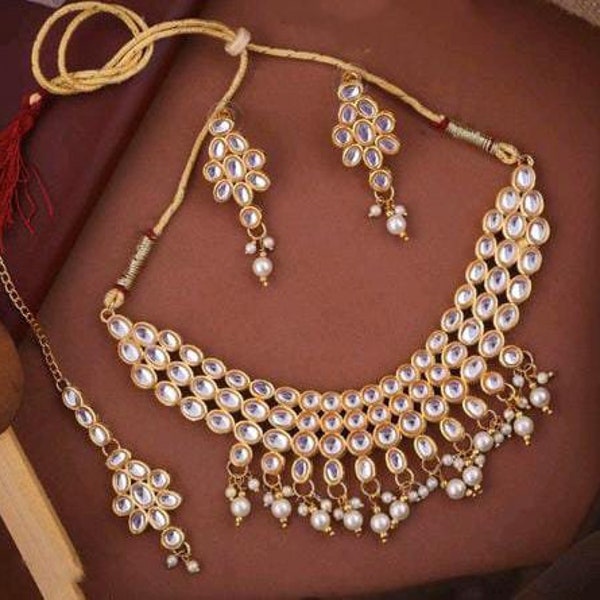 Designer Magnifique Sabyasachi Inspiré Blanc Kundan Plaqué Or Collier Ras Du Cou Ensemble Avec Boucles D'oreilles Maangtikka Personnalisé Kundan Royal Bijoux