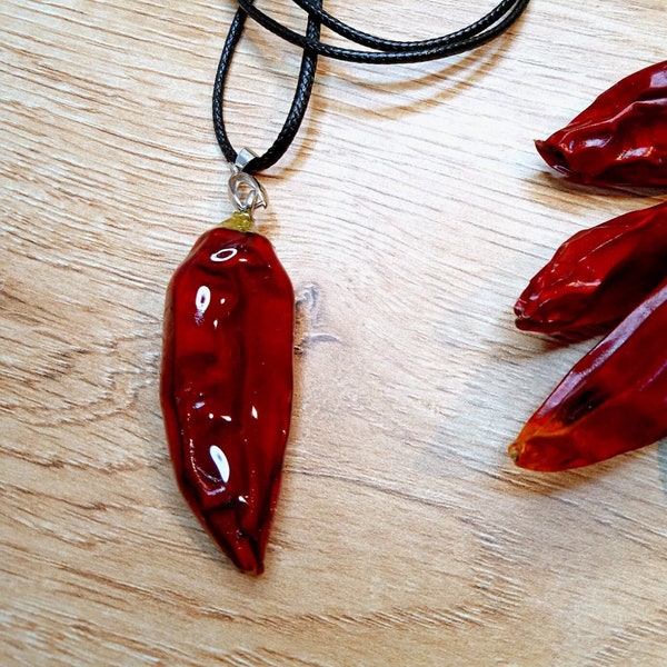 Pendentif piment rouge, collier piment, pendentif piment rouge, breloque piment rouge, bijoux piment, collier piment empilé, bijoux naturels