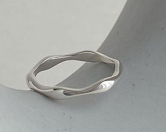 Sierlijke golfstapelring – sterlingzilveren minimalistische golvende band, delicate golfring, stapelbare alledaagse ring, cadeau voor haar, cultmystiek