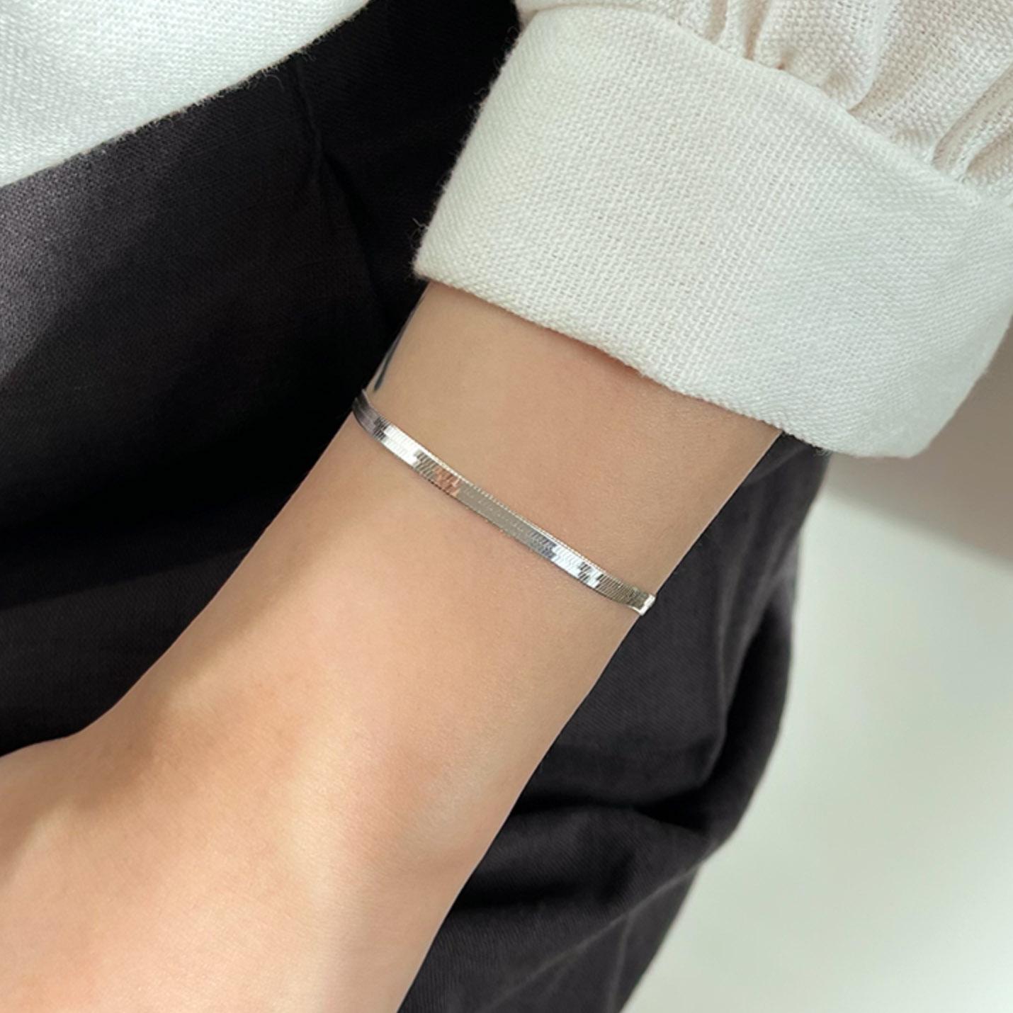 洗練されたスネークチェーンブレスレット – スターリングシルバーの 