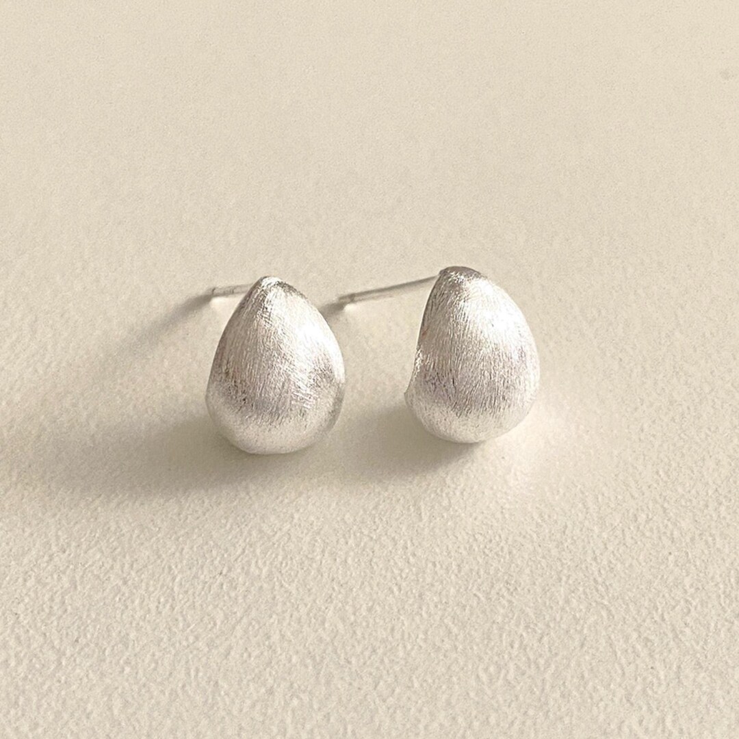 Droplet Matt Stud Earrings main image 1
