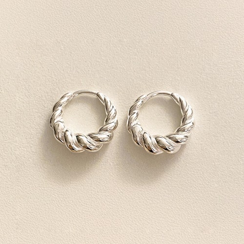 Kultige Huggie Hoop Ohrringe, Sterling Silber, geflochten, Chunky Huggies, Sleek, Classic Hoop, Minimalist,