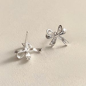 Romantic silver ribbon earrings