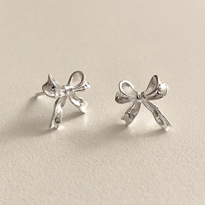 Cute ribbon stud earrings with textured finish
