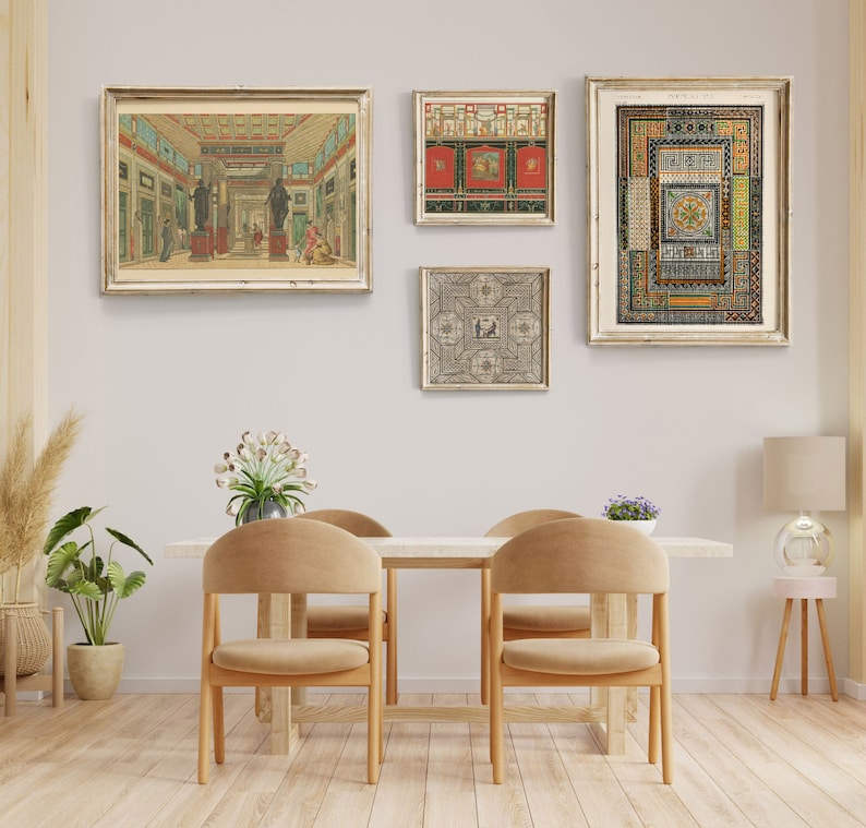 Puede incluir: Un comedor con una mesa de madera clara y cuatro sillas. Las paredes est&aacute;n pintadas de gris claro y hay cinco estampados enmarcados colgados en la pared. Los estampados son todos en blanco y negro y presentan dise&ntilde;os geom&eacute;tricos. Hay una l&aacute;mpara sobre una mesa peque&ntilde;a en la esquina de la habitaci&oacute;n.