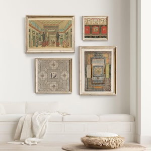 Puede incluir: Cuatro impresiones enmarcadas de mosaicos y detalles arquitect&oacute;nicos romanos. Las impresiones est&aacute;n en un marco blanco con un borde dorado. Las impresiones est&aacute;n colgadas en una pared blanca.