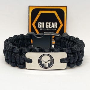 The Punisher Skull Circle Charm Paracord Bracelet - single braid Black Paracord