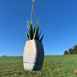 Unik hängande blå keramisk växthängare/planterare med vridkedja och dränering, för inomhus- och utomhusbruk