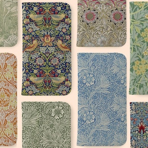 Puede incluir: Una colección de muestras de tela estampadas. Los diseños presentan motivos florales y de aves en varias combinaciones de colores, incluyendo azul, verde y naranja. Las muestras tienen esquinas redondeadas.