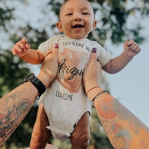 Someone in Arizona loves me bodysuit, made in Arizona, Arizona baby gift, Arizona baby shirt, Made with love in Arizona, Arizona state shirt