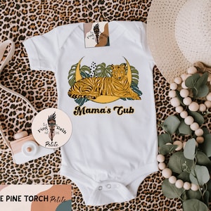 Mama&#39;s Cub Tiger bodysuit, baby tiger monstera jungle baby tee, wild tiger baby shirt, tiger cub bodysuit, jungle tiger kids tee