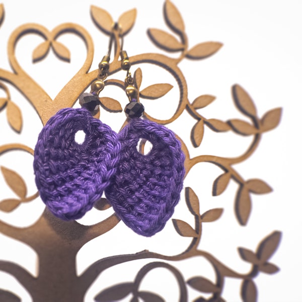 Boucles d’oreilles en feuilles perlées au crochet tunisien