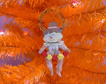 Chenille Pipe Cleaner Scarecrow Halloween Ornament | Cute Scarecrow Gift | Retro Fall Decor | Nostalgic Fall Decor | Unique Halloween Gift