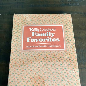 Vintage 1987 Sealed Betty Crocker Family Favorites Cookbook Set of 4