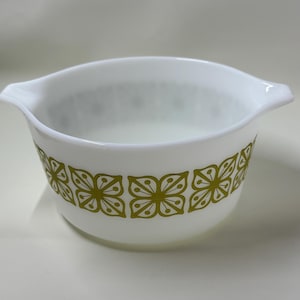 Pyrex Verde Quadrado Vintage Flores Verdes em Branco #473 1 litro Circa 1960