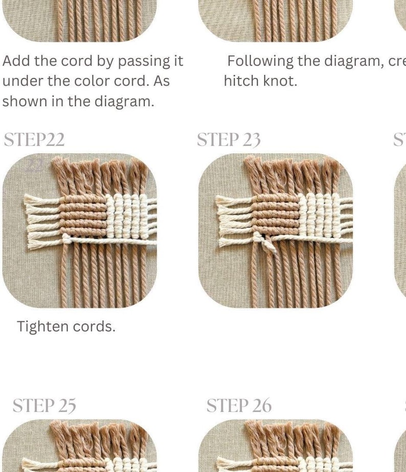 Puede incluir: Instrucciones paso a paso para anudar macram&eacute;. La imagen muestra primeros planos del proceso de macram&eacute;, con instrucciones de texto como "A&ntilde;adir el cord&oacute;n" y "Apretar los cordones". El macram&eacute; est&aacute; hecho con cordones beige y crema.