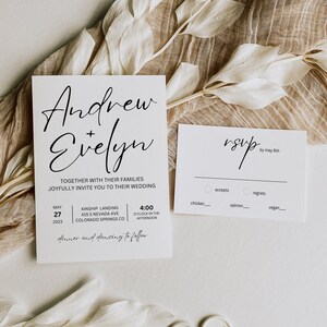 Op de afbeelding: Een huwelijksuitnodiging met een witte achtergrond en zwarte tekst. De uitnodiging luidt "Andrew + Evelyn" en bevat de datum, tijd en locatie van de bruiloft. Een aparte RSVP-kaart met zwarte tekst op een witte achtergrond luidt "RSVP vóór 6 mei" en bevat opties om de uitnodiging te accepteren of te weigeren, evenals keuzes voor de maaltijd.