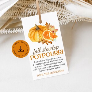 Może przedstawiać: Biała etykieta z akwarelową ilustracją dyni, plasterków pomarańczy i przypraw. Etykieta zawiera napis "fall stovetop POTPOURRI" z instrukcjami i tekstem "LOVE, THE ANDERSONS".