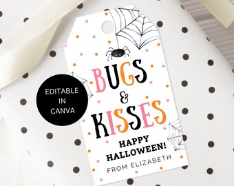 Pode incluir: Uma etiqueta de presente branca com bolinhas laranja e rosa. A etiqueta apresenta uma aranha preta em uma teia com o texto "Bugs & Kisses Feliz Halloween! De Elizabeth".
